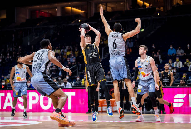 年轻中场 年轻中场